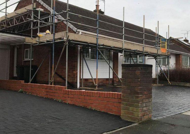 How to determine whether your roof needs repairing or replacing